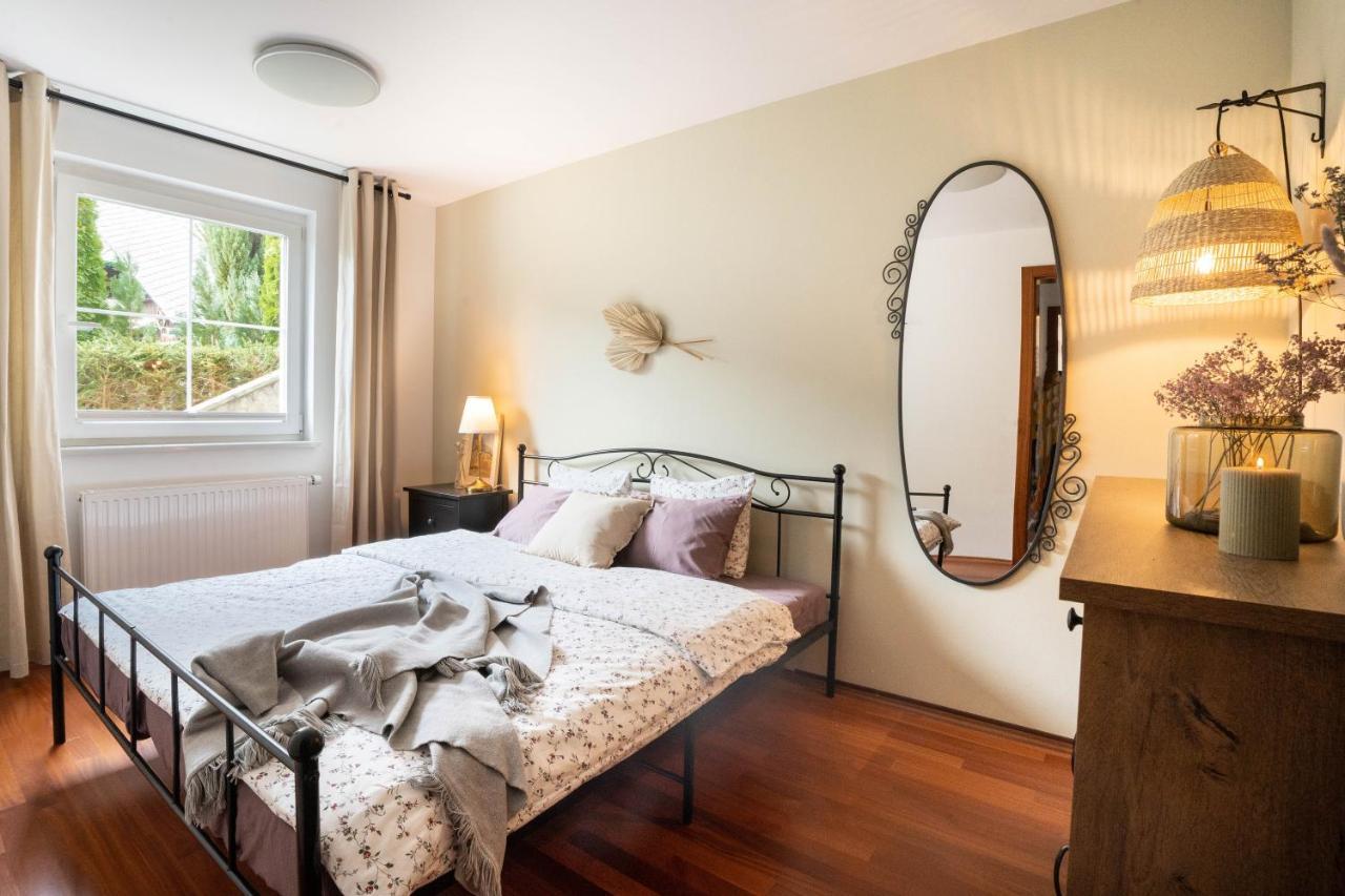 Alpine Apartments Marcella Zirovnica Buitenkant foto